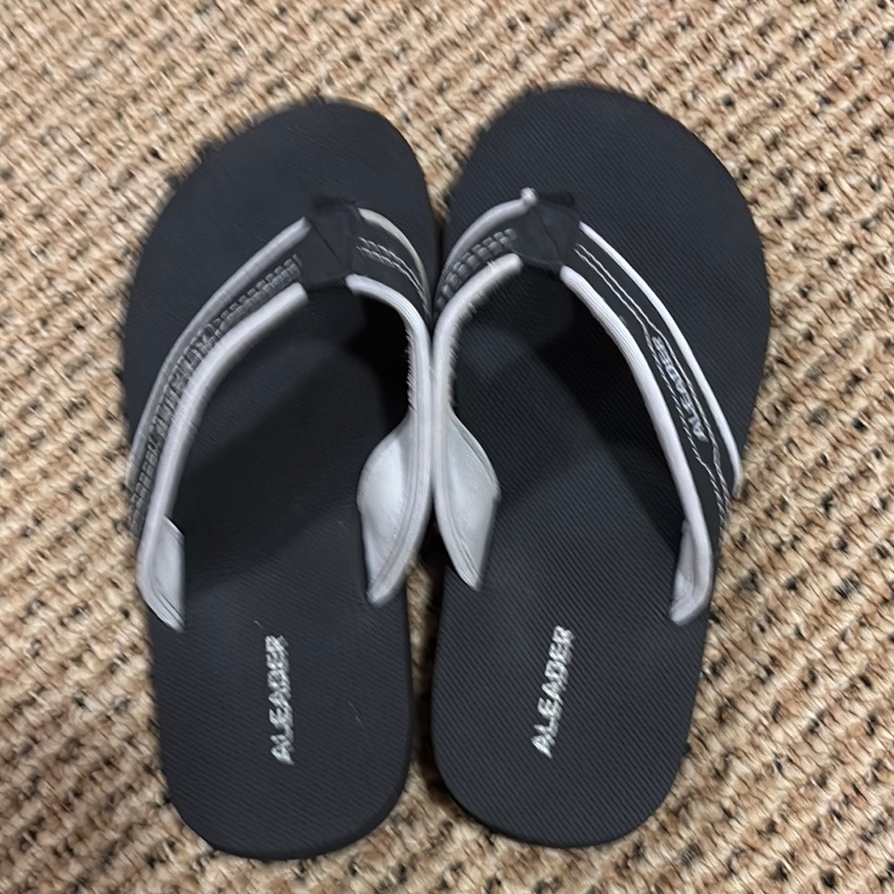Aleader Black and Gray Flip Flops